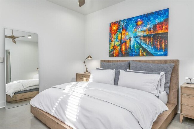 Building Photo - Desirable Hampstead Living!