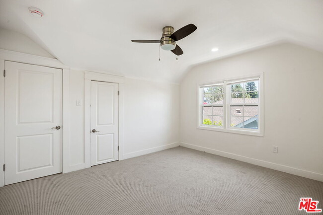 Building Photo - 1342 Mohawk St