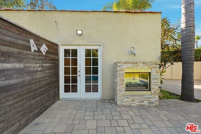 Building Photo - 5995 Saturn St