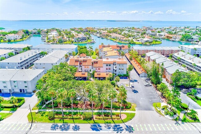 Building Photo - 557 Pinellas Bayway S