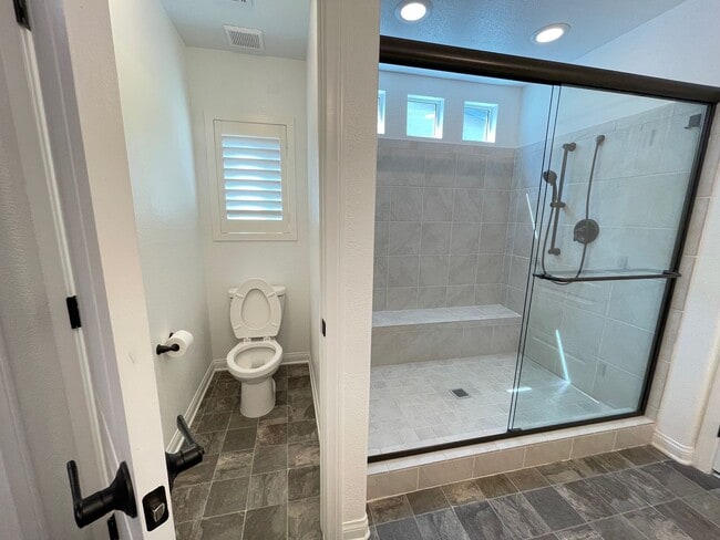 Building Photo - 3 Story house 4 bedroom / 3.5 bath, Southwest