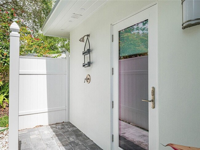 Building Photo - 912 Jasmine Ln