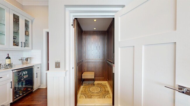 Building Photo - 404 21st St S