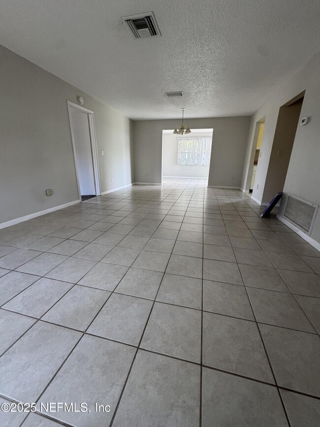 Building Photo - 283 Almansa Rd