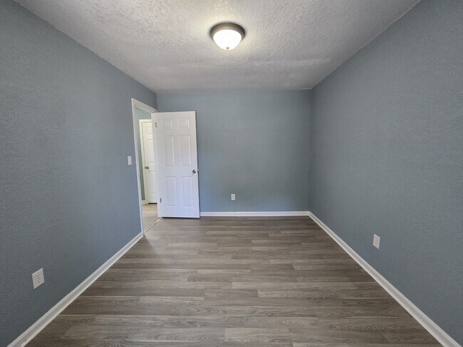 Building Photo - 689 Biltmore Dr