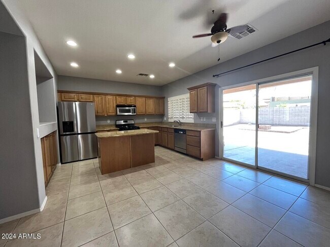 Building Photo - 4427 E Firestone Dr