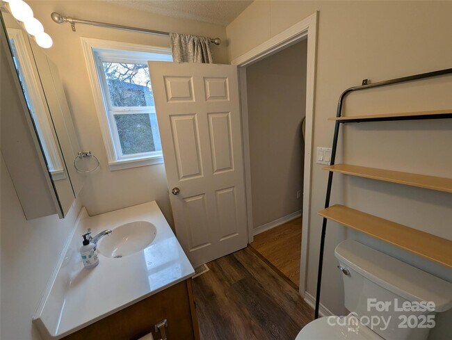 Building Photo - 25.5 Woodrow Ave