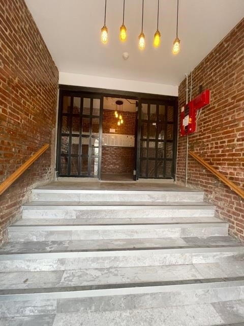 Primary Photo - 35 Rock St