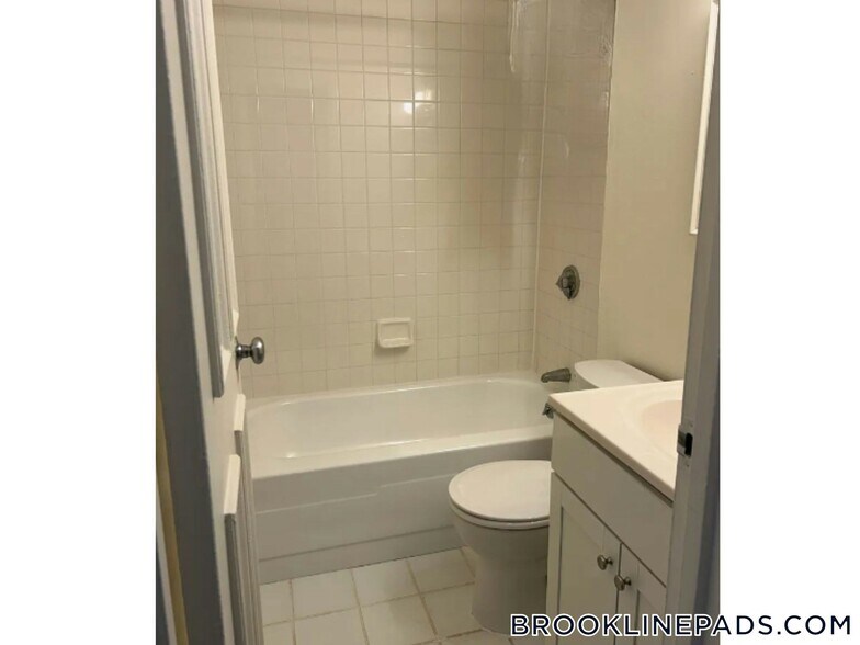 Building Photo - 185 Freeman St