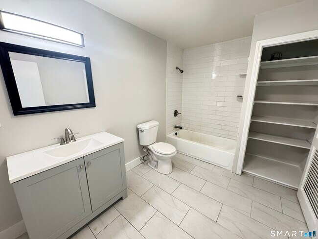 Building Photo - 137 Middletown Ave