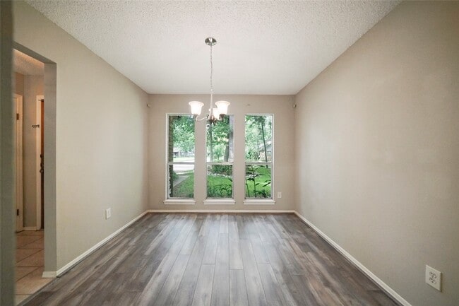 Building Photo - 3134 Village Park Dr