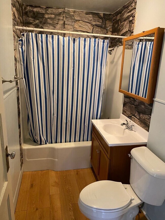 Building Photo - 606 N Prairie Ave