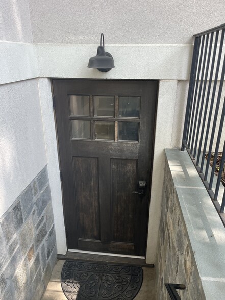 Building Photo - 402 N Cleveland St