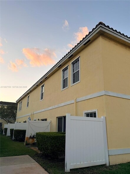 Building Photo - 4002 NW 11 Dr