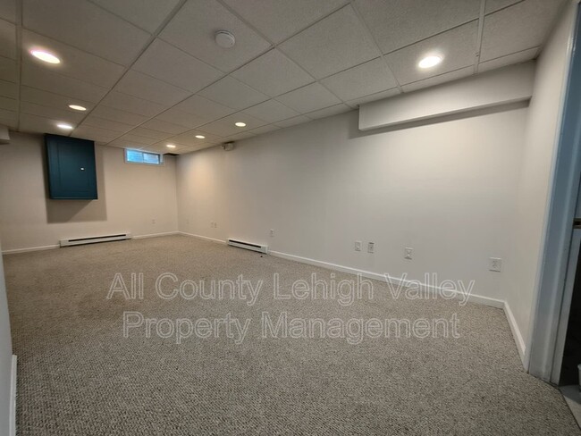 Building Photo - 2879 Hope Ridge Dr