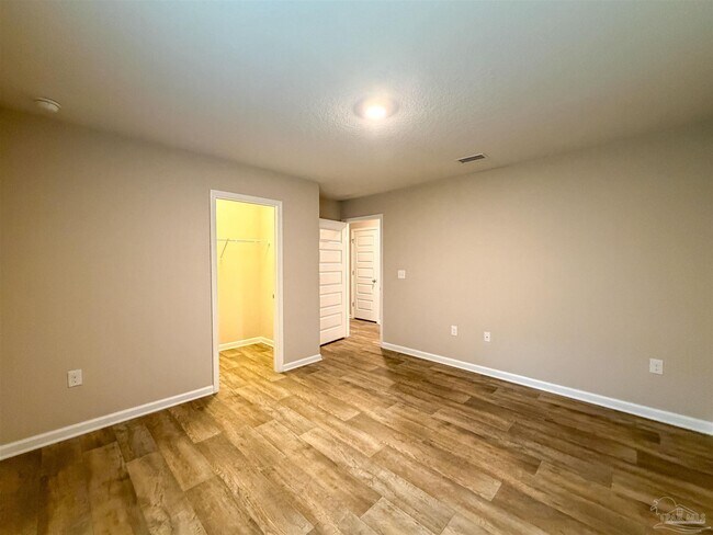 Building Photo - 7836 Lakeside Oaks Dr