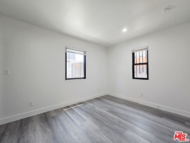 Building Photo - 4110 Normandie Ave