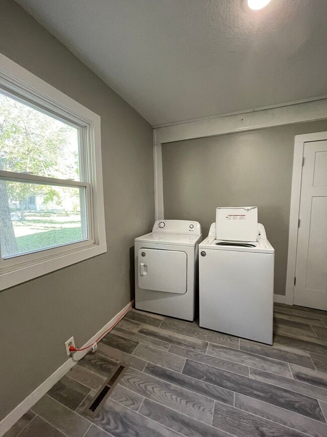 Building Photo - 816 Congress St