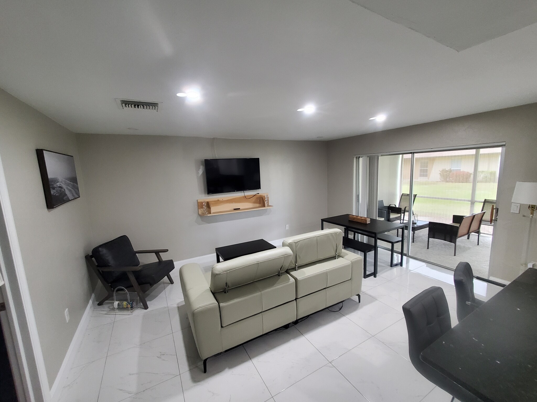 Building Photo - 3568 Boca Ciega Dr