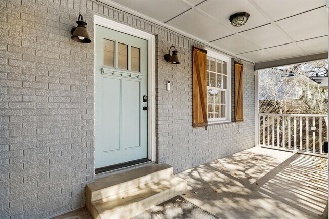 Building Photo - 1318 Bonham Terrace