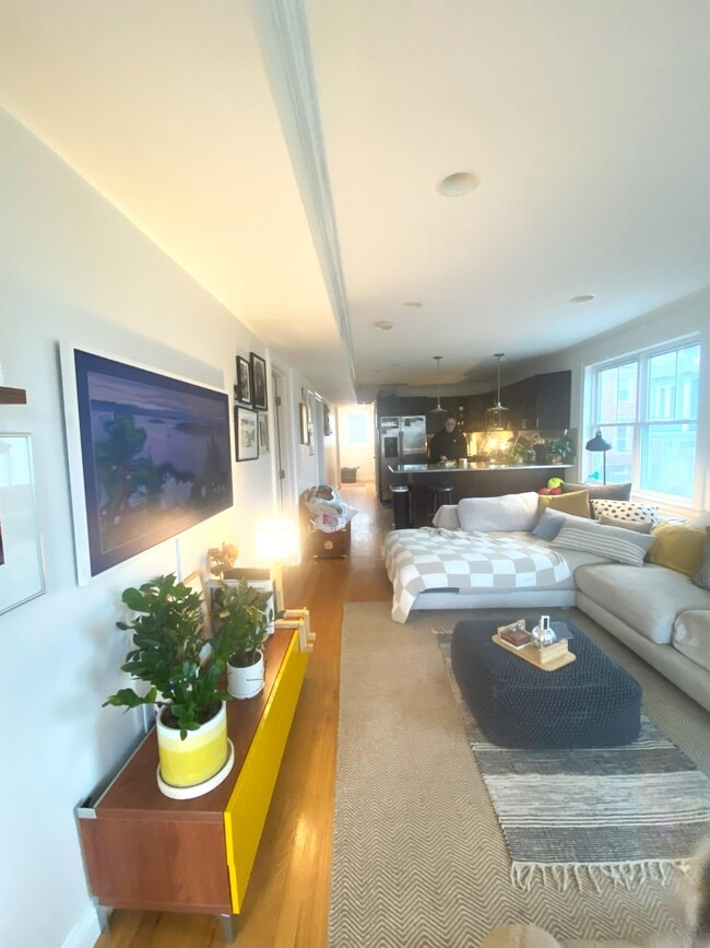 Building Photo - 241 Lamartine St