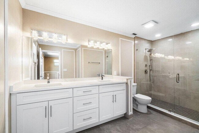 Building Photo - 5065 Horseshoe Cir N