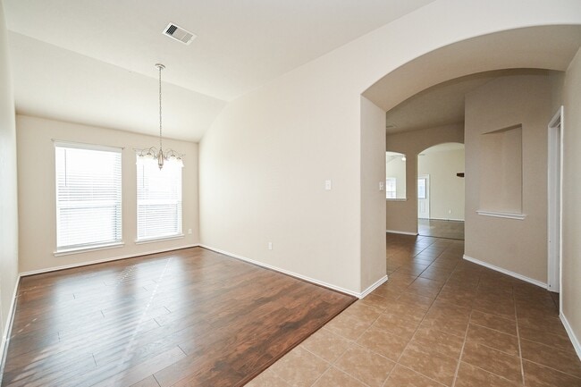 Building Photo - 2119 Mateo Park Dr