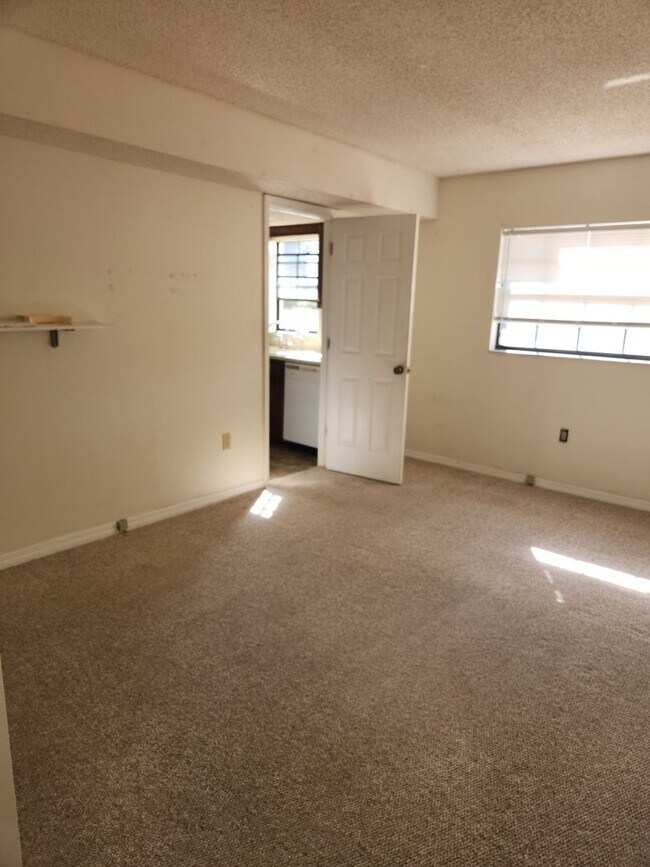 Building Photo - 3/2 Condo In +55 Community Leesburg