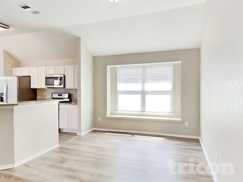 Building Photo - 6701 Fairglen Dr