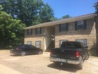 Building Photo - 302 S Green St