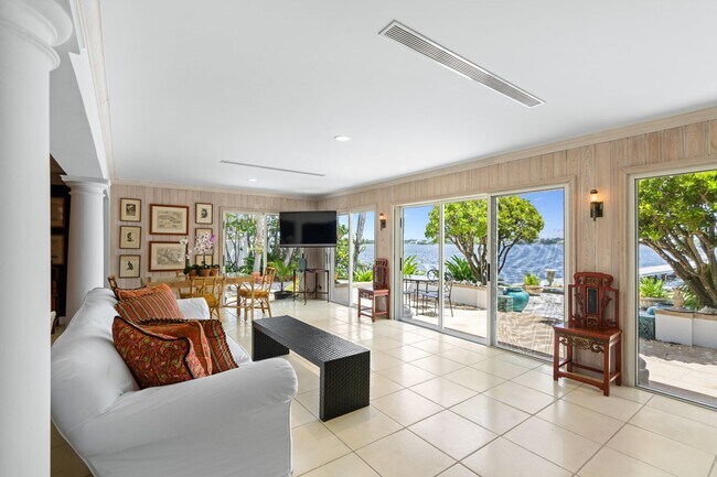 Building Photo - 7500 S Flagler Dr