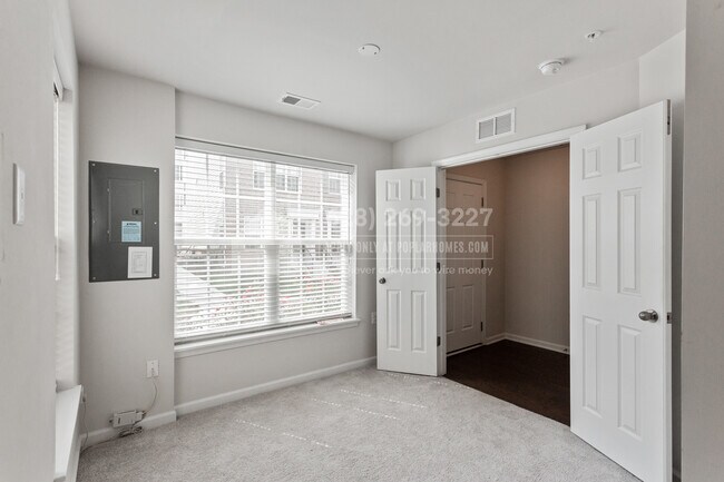 Building Photo - 7113 Rowlock Aly
