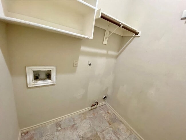 Building Photo - 8004 Case Dr