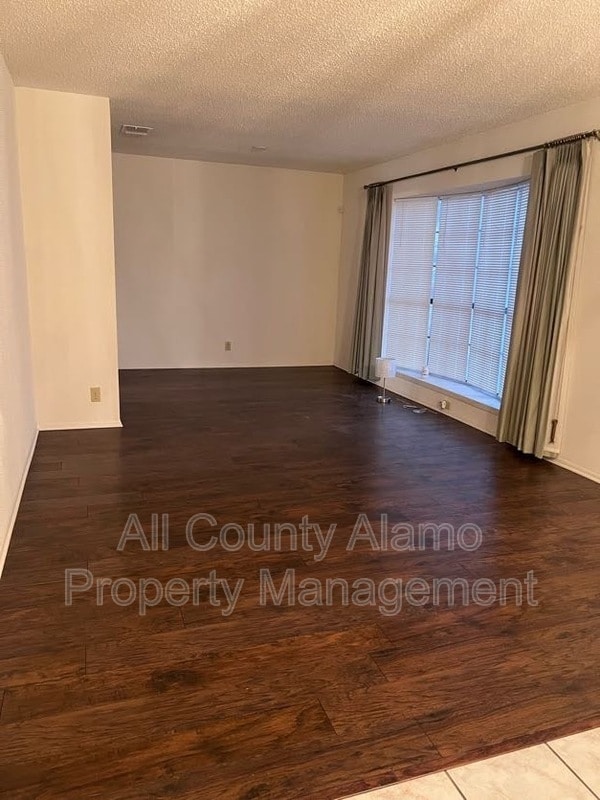 Building Photo - 7558 Ledgebrook Dr