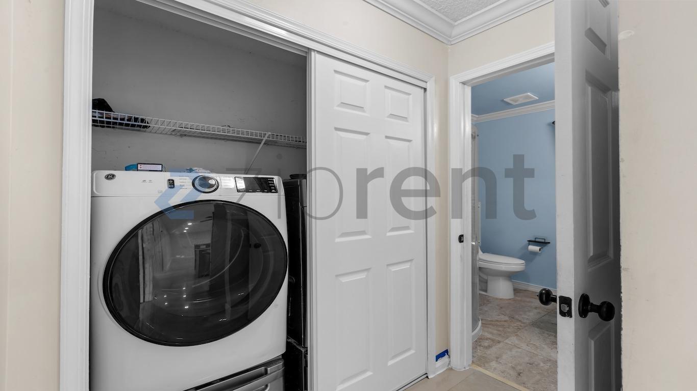 Building Photo - Unit