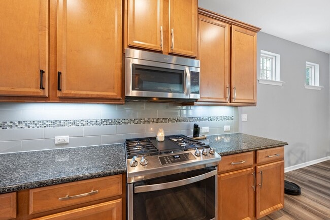 Building Photo - Stunning Apex Home with First-Floor Privat...
