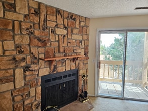 Building Photo - 912 Tenderfoot Hill Rd