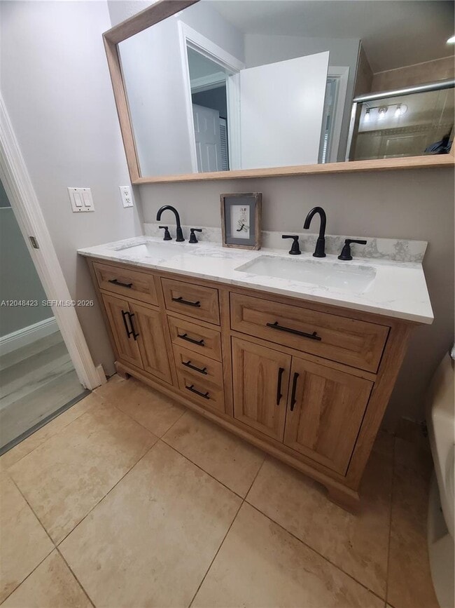 Building Photo - 7858 Dixie Beach Cir
