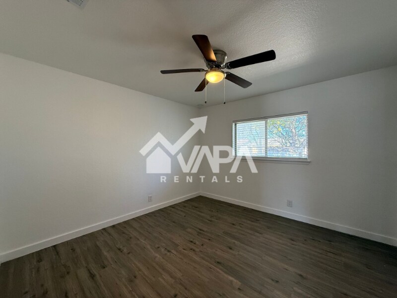 Building Photo - 4847 Featherock Dr