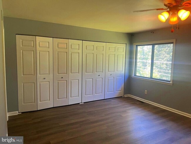 Building Photo - 12 Pine Woods Ct