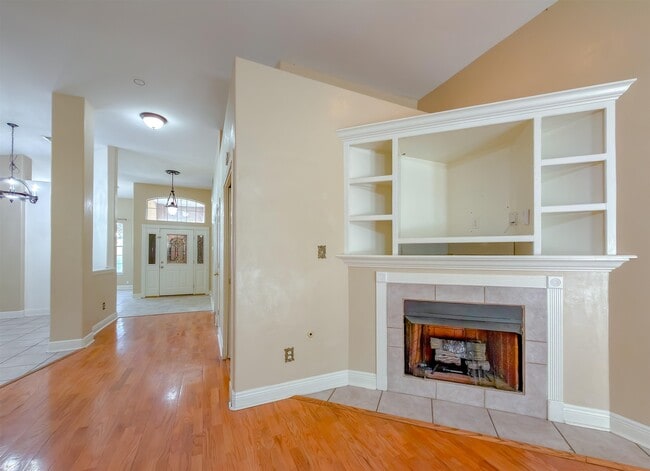 Building Photo - 3327 Dartmouth Dr