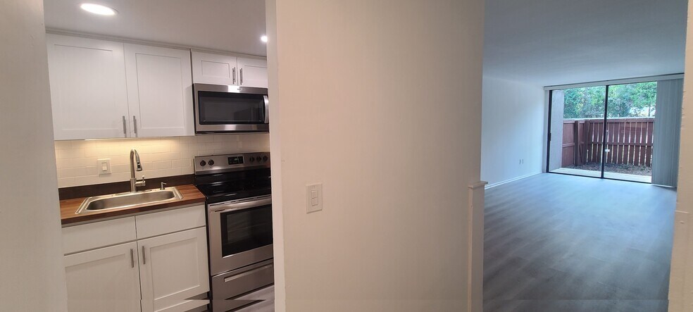 Building Photo - 601 SW 75th St