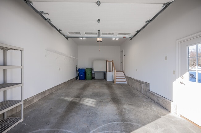 Building Photo - 137 Knowles Ave