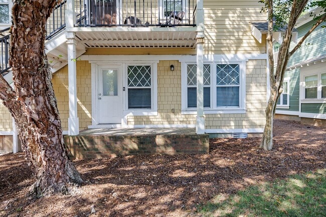 Building Photo - Cottage One-story Condo - Lease through July