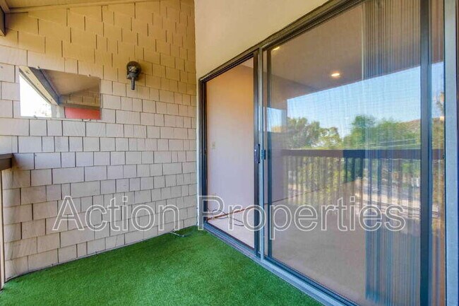 Building Photo - 49 Showers Dr