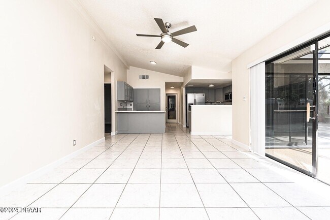 Building Photo - 4 Baywood Dr