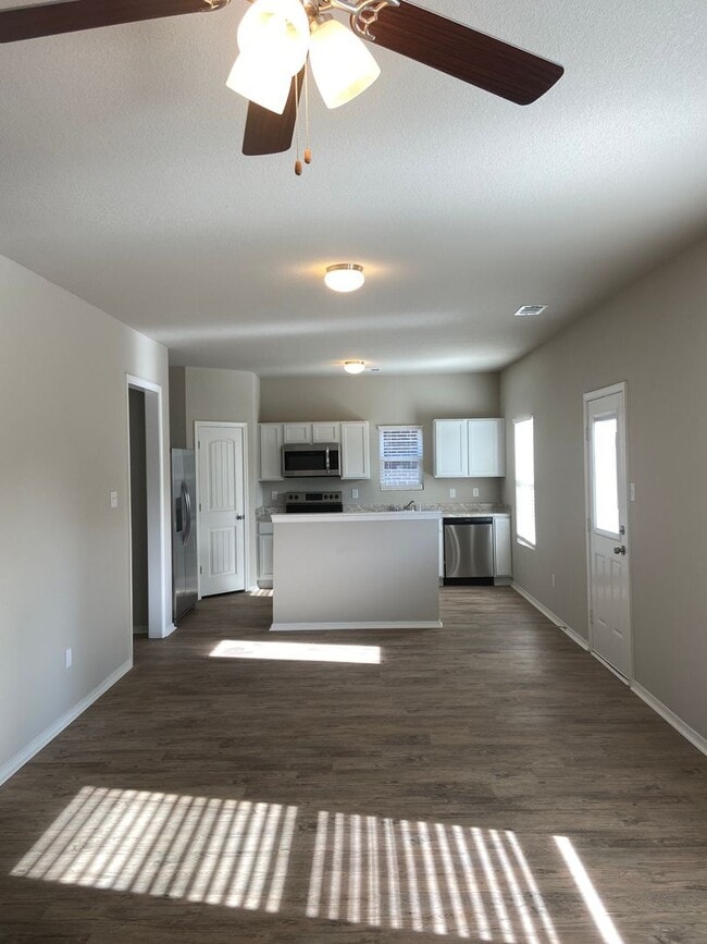 Building Photo - 2612 Grand Ln
