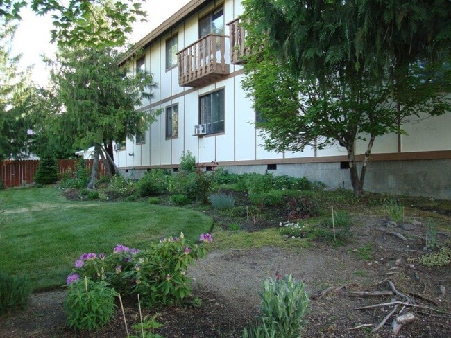 Building Photo - Berg Rose