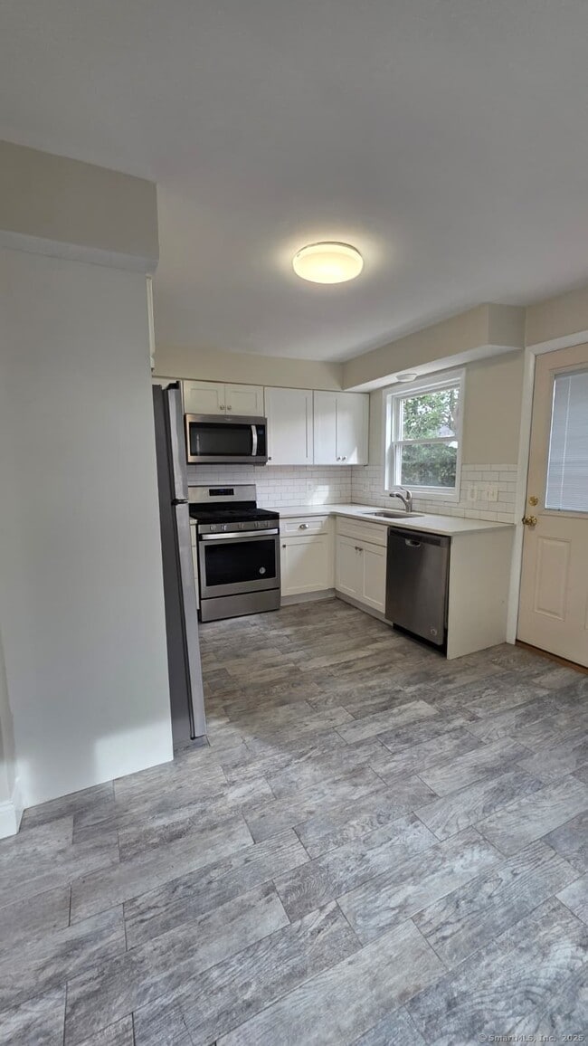 Building Photo - 104 Yacht St