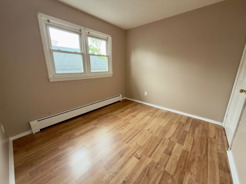 Building Photo - 215 Seaview Ave